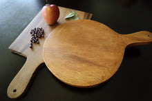Load image into Gallery viewer, CAPIZ Round Cutting & Serving Board