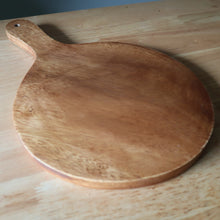 Load image into Gallery viewer, CAPIZ Round Cutting & Serving Board