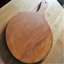 Load image into Gallery viewer, CAPIZ Round Cutting & Serving Board