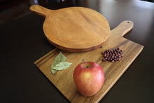 Load image into Gallery viewer, CAPIZ Round Cutting &amp; Serving Board
